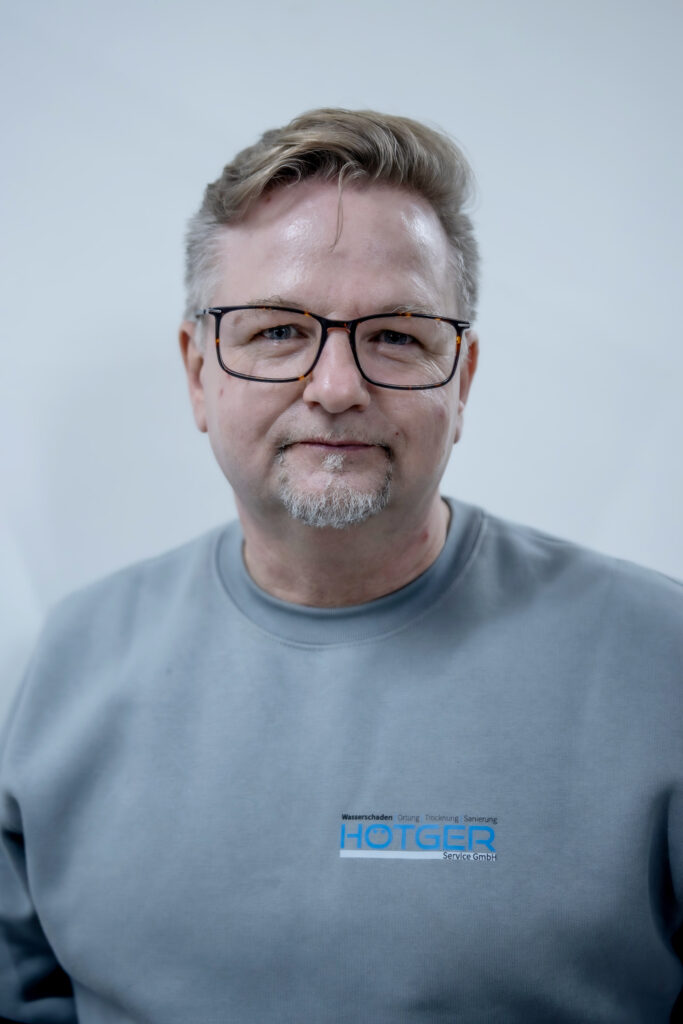 Hötger Service GmbH Bad Wünnenberg Paderborn Wasserschadenbeseitigung Wasserschaden Ortung Trocknung Sanierung Leckageortung Schimmelsanierung Rohrbruchortung Peter Lukei